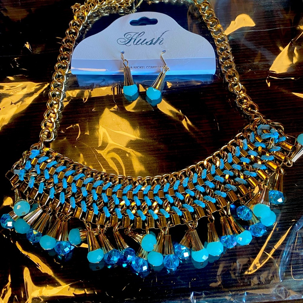 Classy beautiful necklace with custom earrings